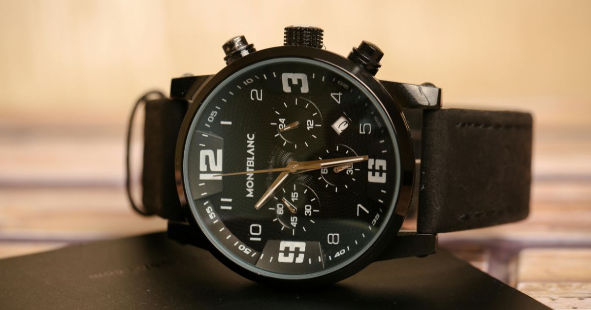 An of a watch representing Navigating Time Zones: Transforming Challenges into Opportunities 